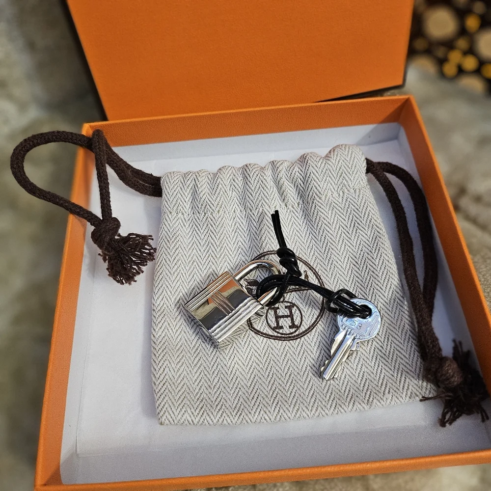 Authentic Lock And keys - Picture 4 of 5